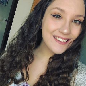 Meet your Posher, Desiree